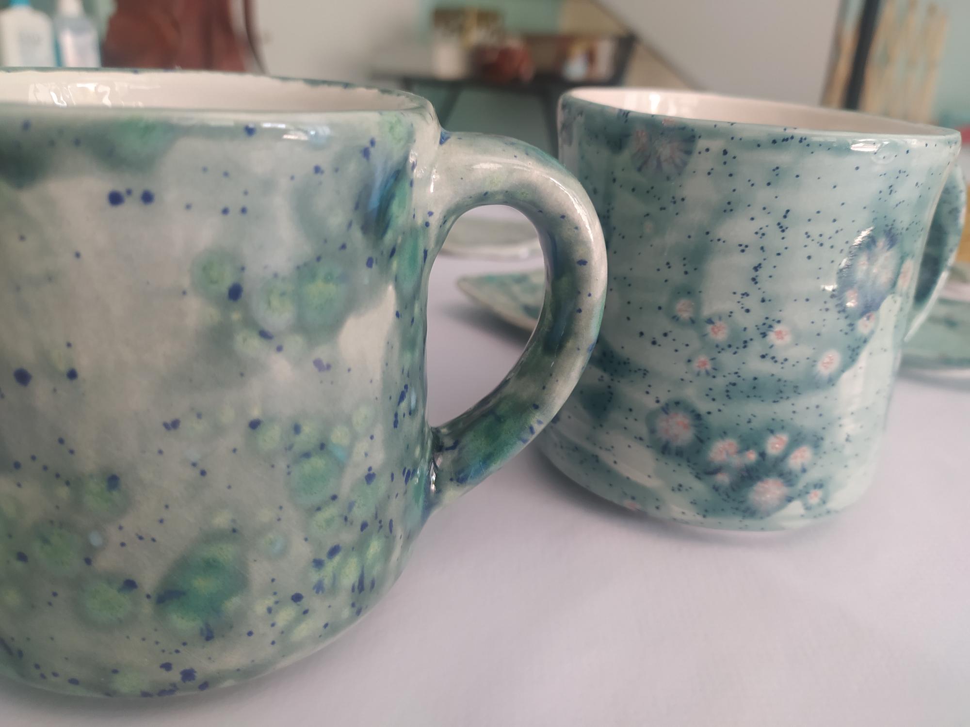 Tazas de cerámica hechas a mano