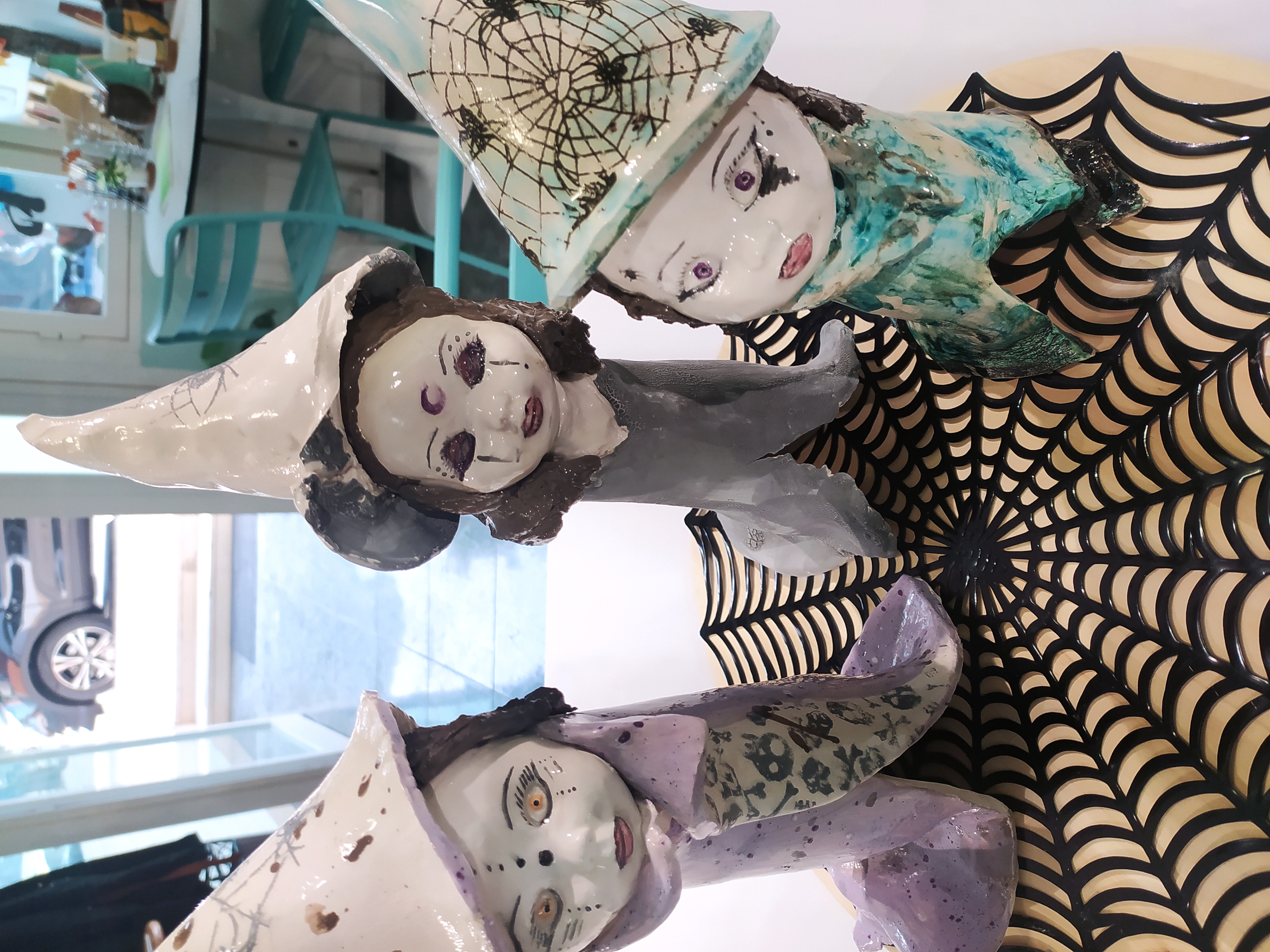 Brujitas de cerámica hechas a mano