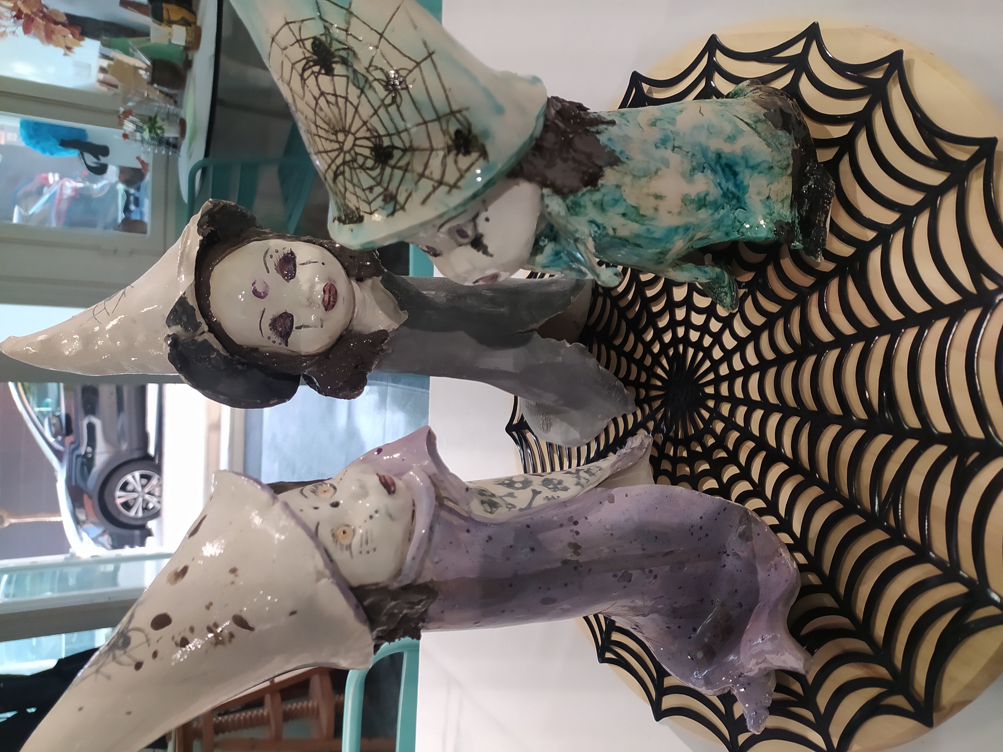 Brujitas de cerámica vendidas en Halloween