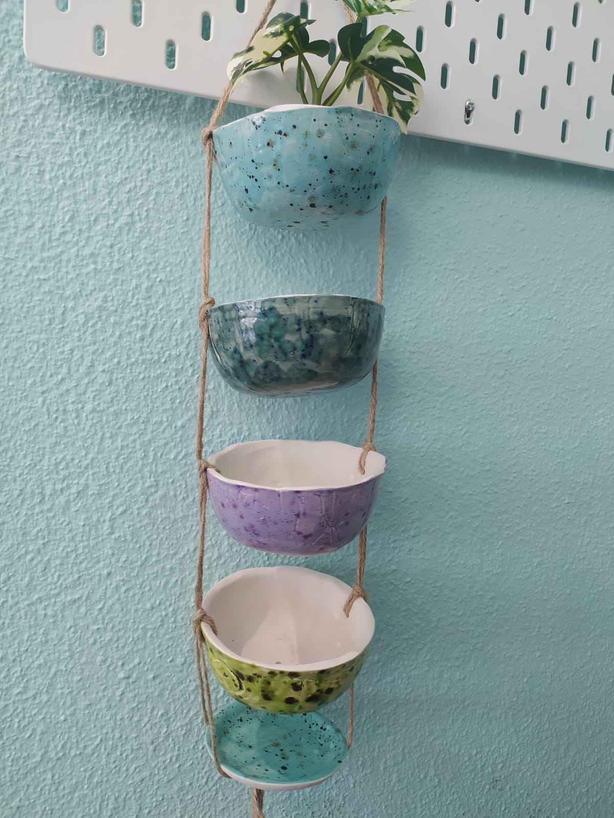 Macetero colgante de cerámica artesanal