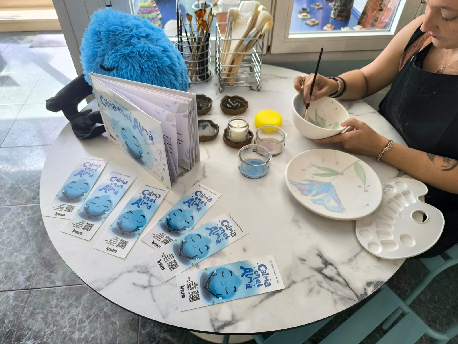 Libro Calma en el Alma en el taller AIRA Cerámica